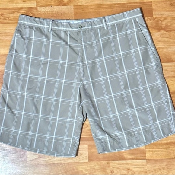 Mens Khaki Tan & White Plaid Striped Button Zip Up Summer Chino Shorts Sz 40 - Picture 1 of 6